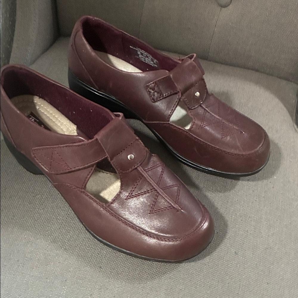 Thom McAn Women's Burgundy Leather Mary Jane Clogs
